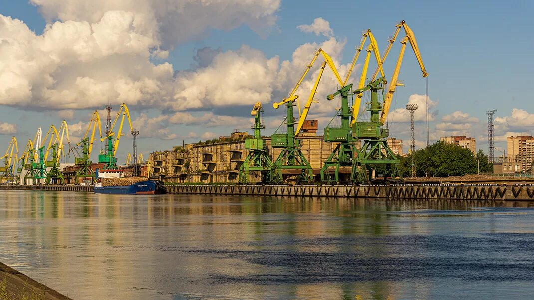 Грузовой порт санкт-петербург. Морской порт архангельск. Морской порт санкт-петербург. Гутуевский остров порт. Белый остров санкт-петербург.