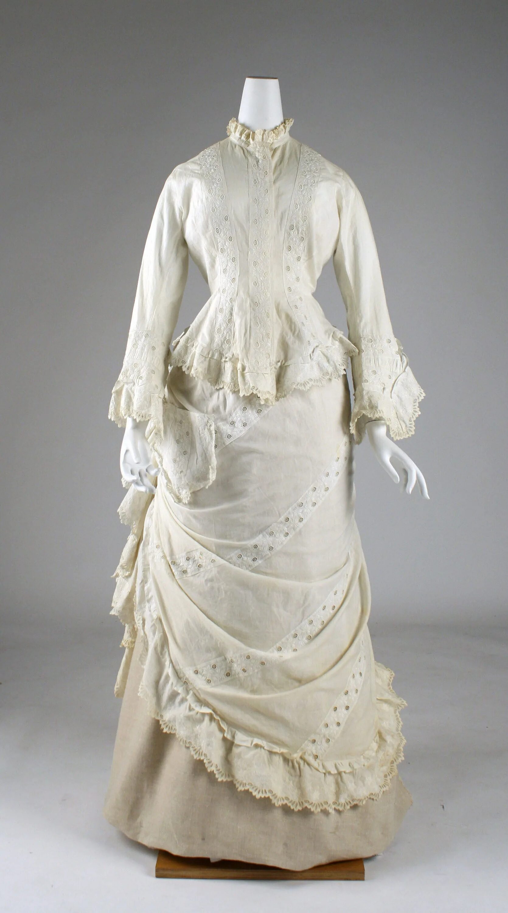 Капот женская одежда. Батистовое платье 19 век. Викторианское платье 19 век.