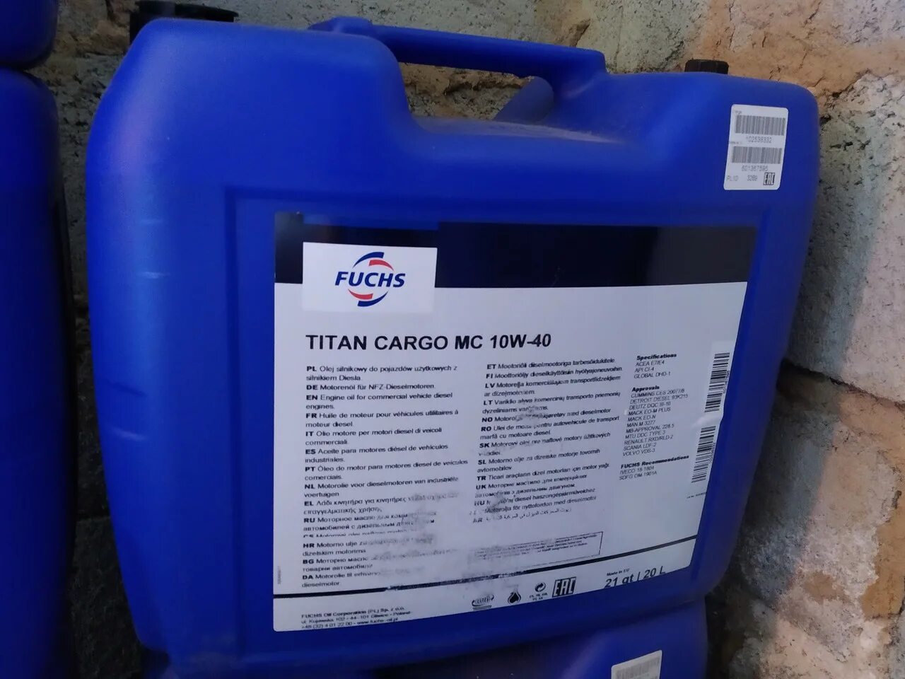 Масло титан 10w 40. Fuchs Titan Cargo MC 10w 40. Моторное масло Фукс 10w 40. Fuchs Titan Cargo 10-40. Titan Unimax Ultra MC SAE 10w-40.