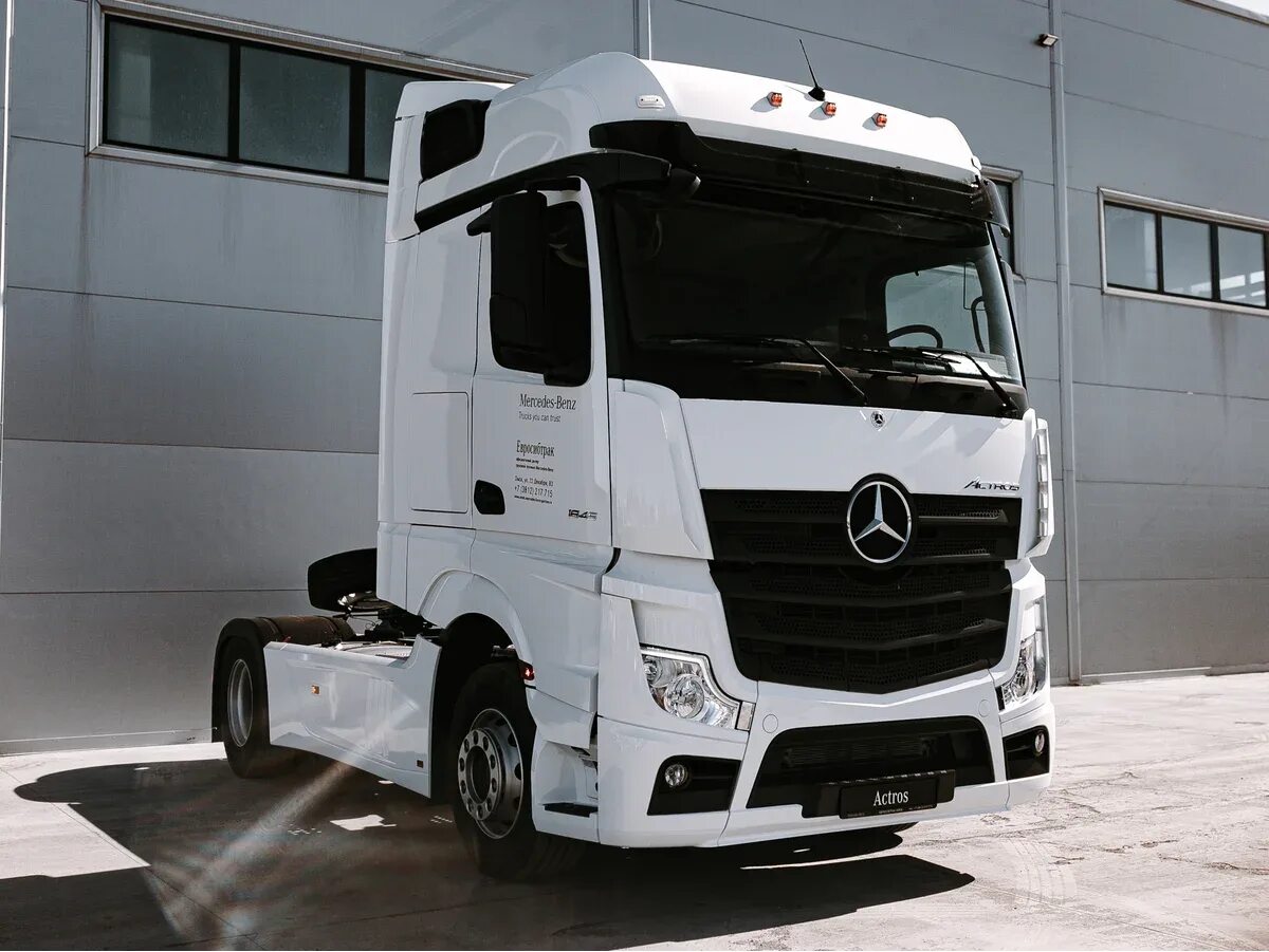 Тягач мерседес актрос новый. Mercedes benz actros 2025. мерседес вендз актросс 2025. actros 2025. mercedes-benz actros 5 l fhs.