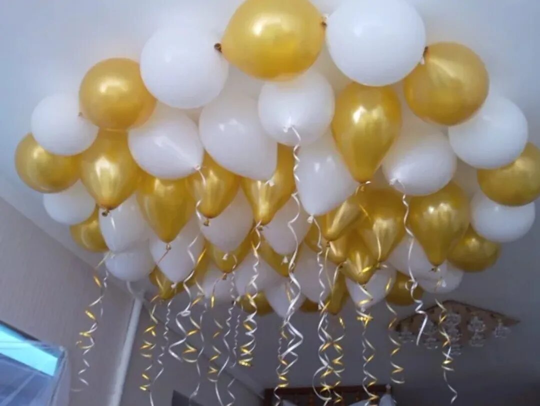 Воздушные шары золотые серебряные. Белые золотые шарики. Белые золотые шарики. Белые золотые шарики. Золотые воздушные шары.