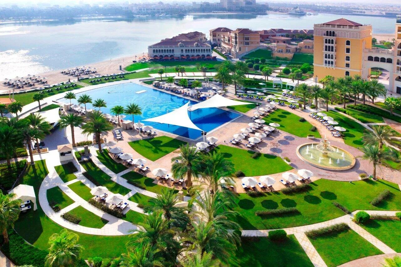 The ritz carlton abu dhabi. Абу Даби Ritz Carlton. Абу Даби the Ritz Carlton Grand canal5. Ritz Abu Dhabi. Ritz Carlton Abu Dabi.