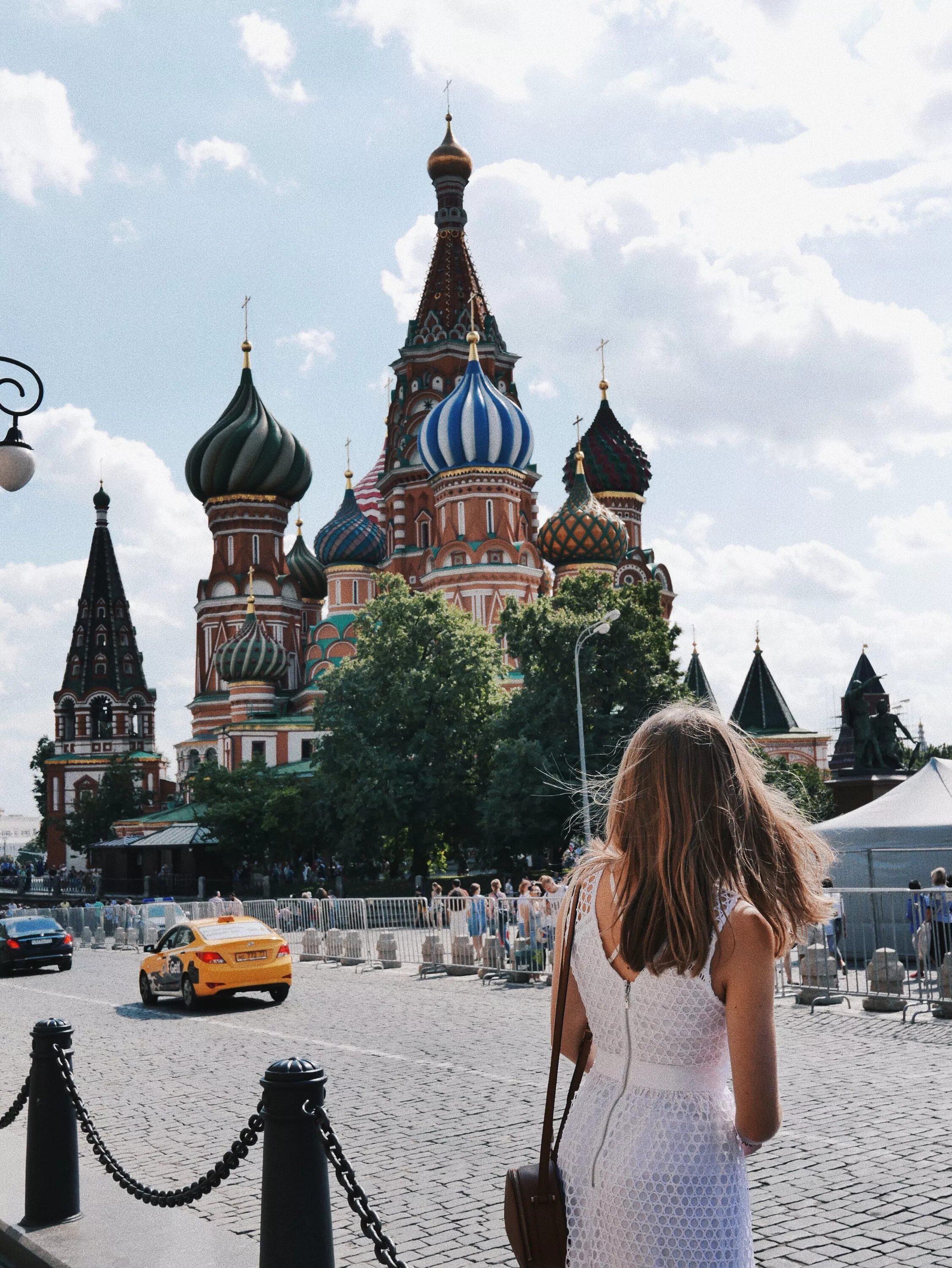 Москва где можно сделать. Девушки Москвы. Девушки летом в Москве. Красивые фотосессии в Москве. Туризм в России.