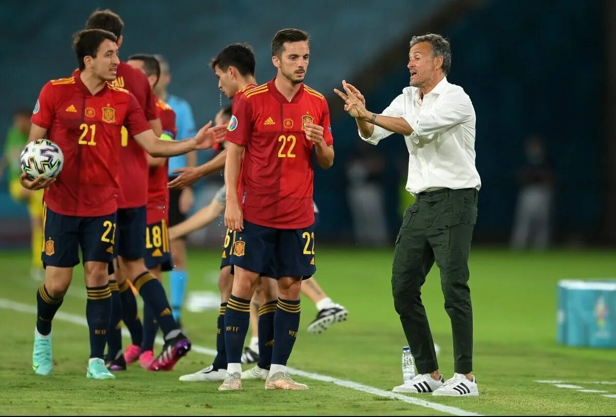 Португалия испания матч. Испанские футболисты. Юссеф эн-несири. Сборная испании 2021. Роналду 2018 испания португалия.