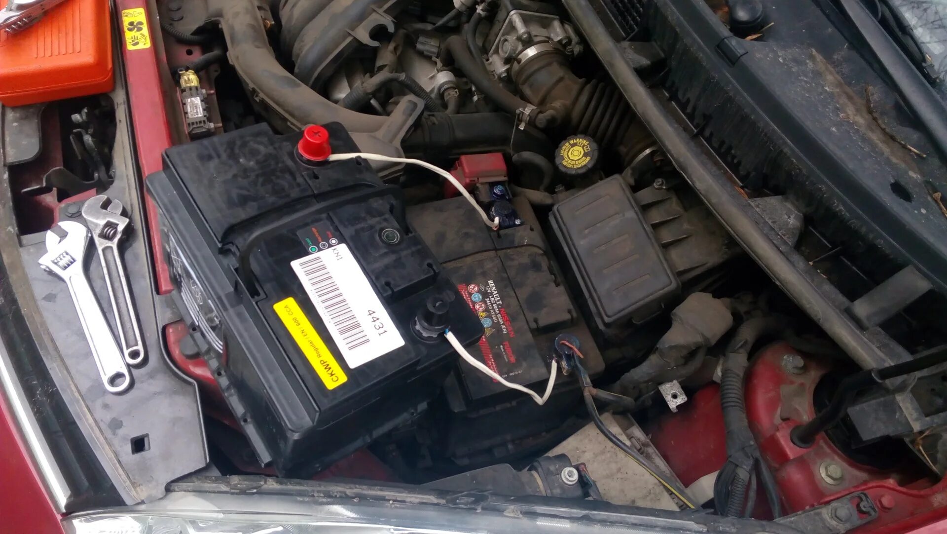 Аккумулятор умер - Nissan Note (1G), 1,6 л, 2013 года своими руками DRIVE2