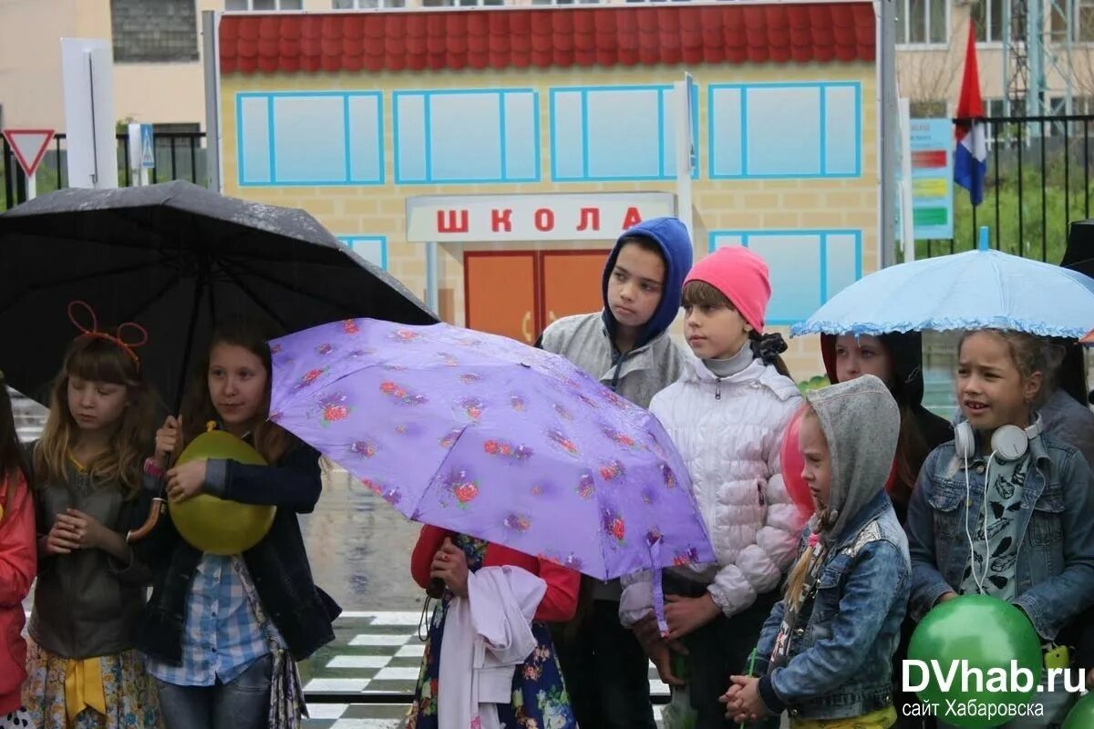 Бюджетные учреждения хабаровск. Дети в гимназии Хабаровска.