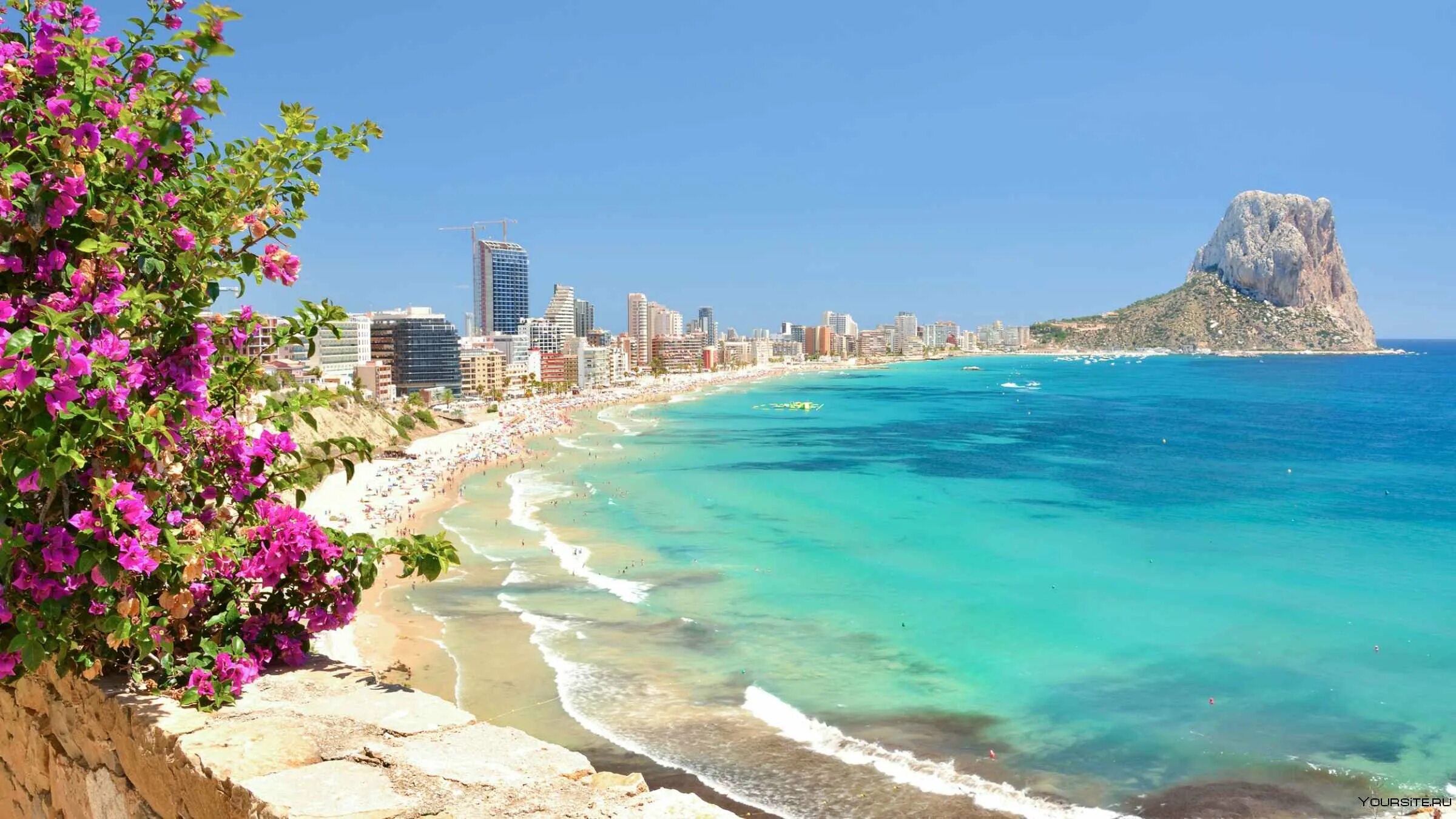 Испания на берегу моря. Кальпе аликанте испания. costa blanca испания. испания кальпе ифач. кальп кальпе испания.
