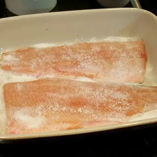 Солим форель сухим способом