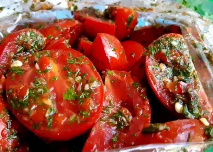 Помидоры по корейски быстрого самый вкусный. Помидоры по-корейски пальчики оближешь. корейские малосольные помидоры. помидоры по корейски любовь ким. острые помидоры быстрого приготовления по-корейски.