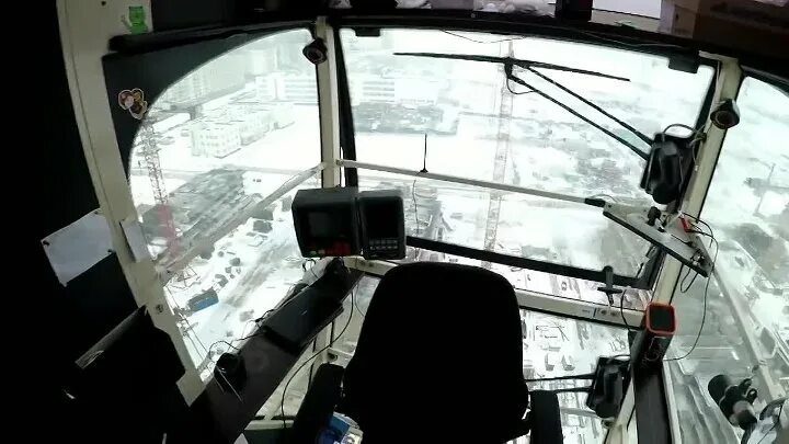 Кабина крановщика. В кабине крана видео. В кабине крана видео. В кабине крана видео. Кабин крана портового.