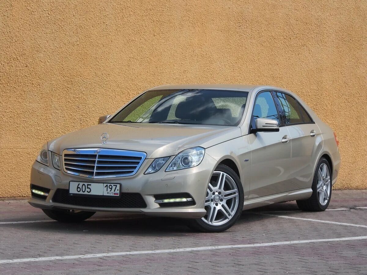 Мерседес-Бенц e200 2012. Мерседес e200 2010. Mercedes e class 2012. Mercedes e200 2012.