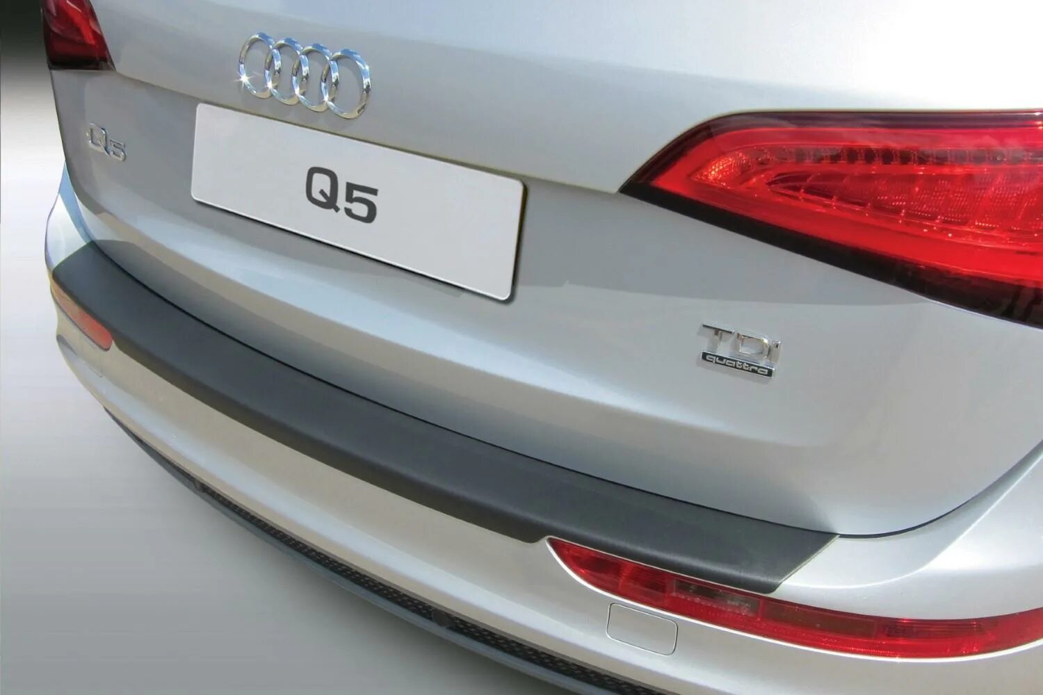 Задний бампер ауди q5. Audi q5 задний бампер. накладка бампера для audi q5. хром накладка заднего бампера audi q5 8r. audi q5 защитная накладка заднего бампера.