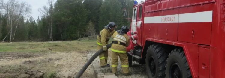 Без установки на водоисточник ац 40. Установка пожарного автомобиля на водоисточник. Установка АЦ на водоем. Установка пожарного автомобиля на гидрант. Автоцистерна на водоисточнике.