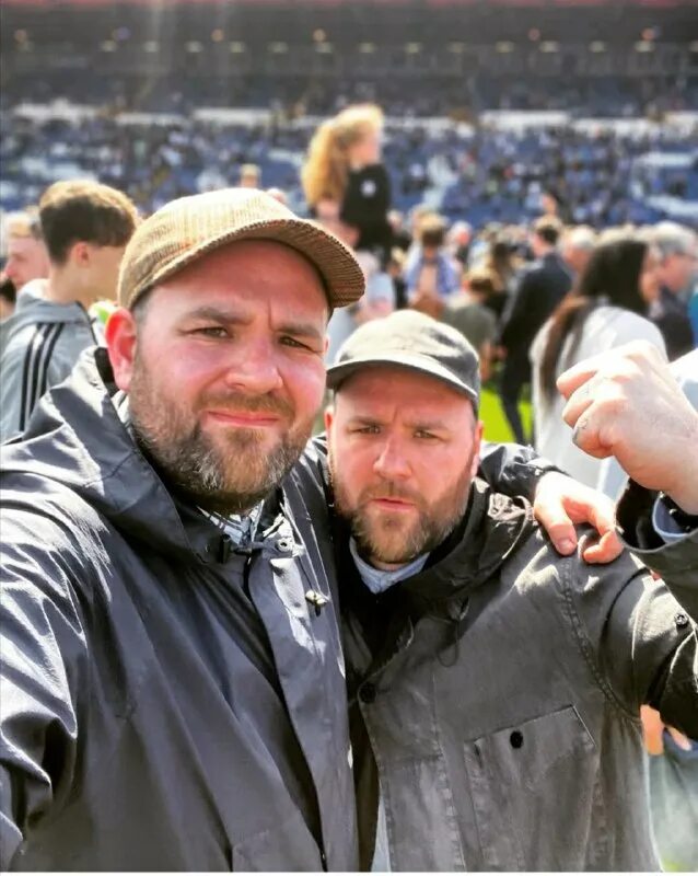 являюсь фанатом