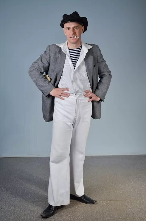 Французский хулиган. Костюм шпаны 1940-1955 костюм хулигана. Сценический костюм 60 годов. Костюм 30-х годов мужской. Белый сценический костюм мужской.
