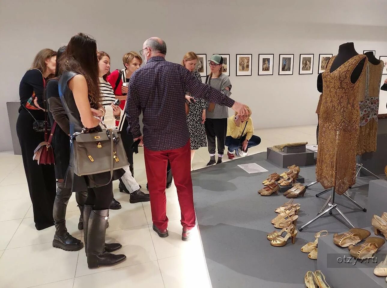 Выставка роскоши. Выставка роскоши. Выставка арт деко вднх. Выставка роскоши. Королевские платья на коронацию.