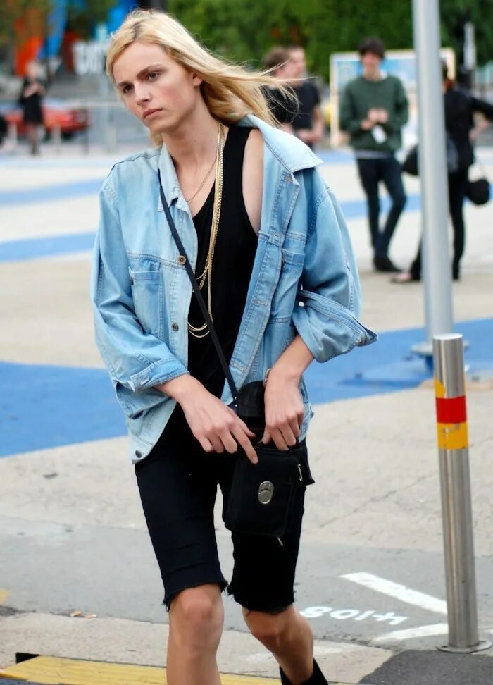 Мужеподобные женщины. Павел петель качок. Тренер анна куркурина. Андрогин андрей пежич. Как называется женщина похожая на мужчину.