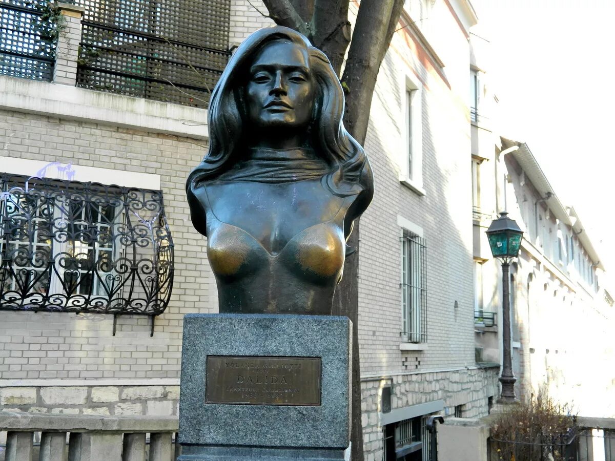 п. бюст маршала блюхера скульптор строганов. бюст сафо гипс. бюсти то. бюст гомера гипс.