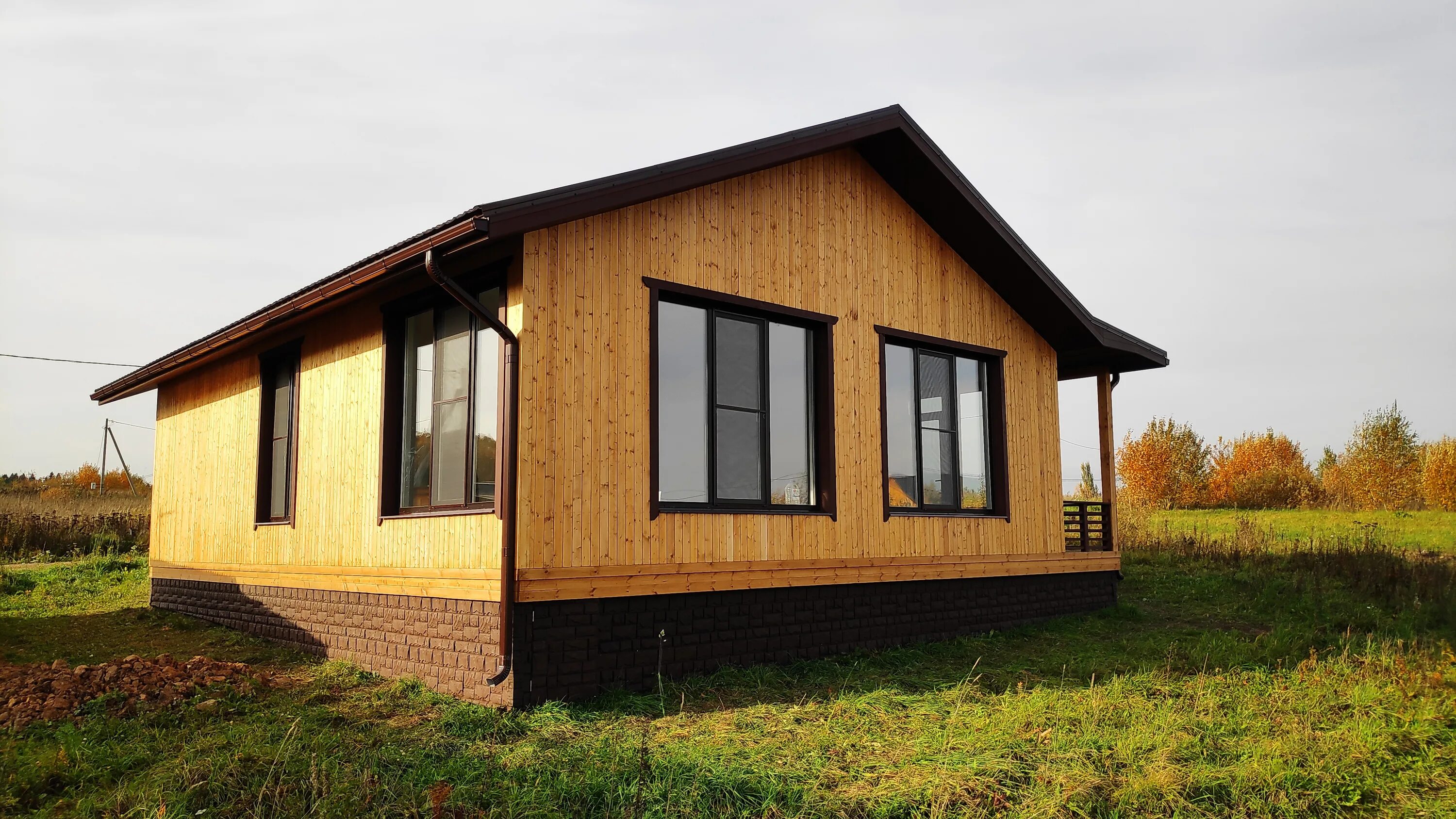 Частный дом тоже можно построить из сэндвич-панелей House styles, Home, Outdoor