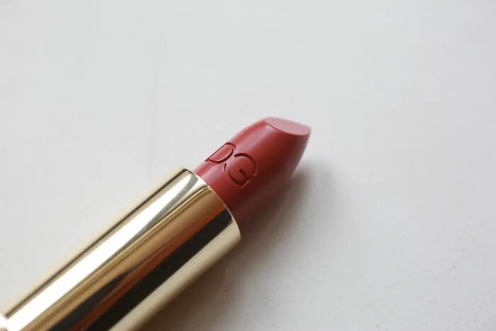 Dolce Gabbana Lipstick 140. Dolce Gabbana 150 creamy Mocha. Помада Dolce Gabbana 140 Lovely tan. 150 Creamy Mocha Dolce Gabbana губная помада. Dolce gabbana помада the only one