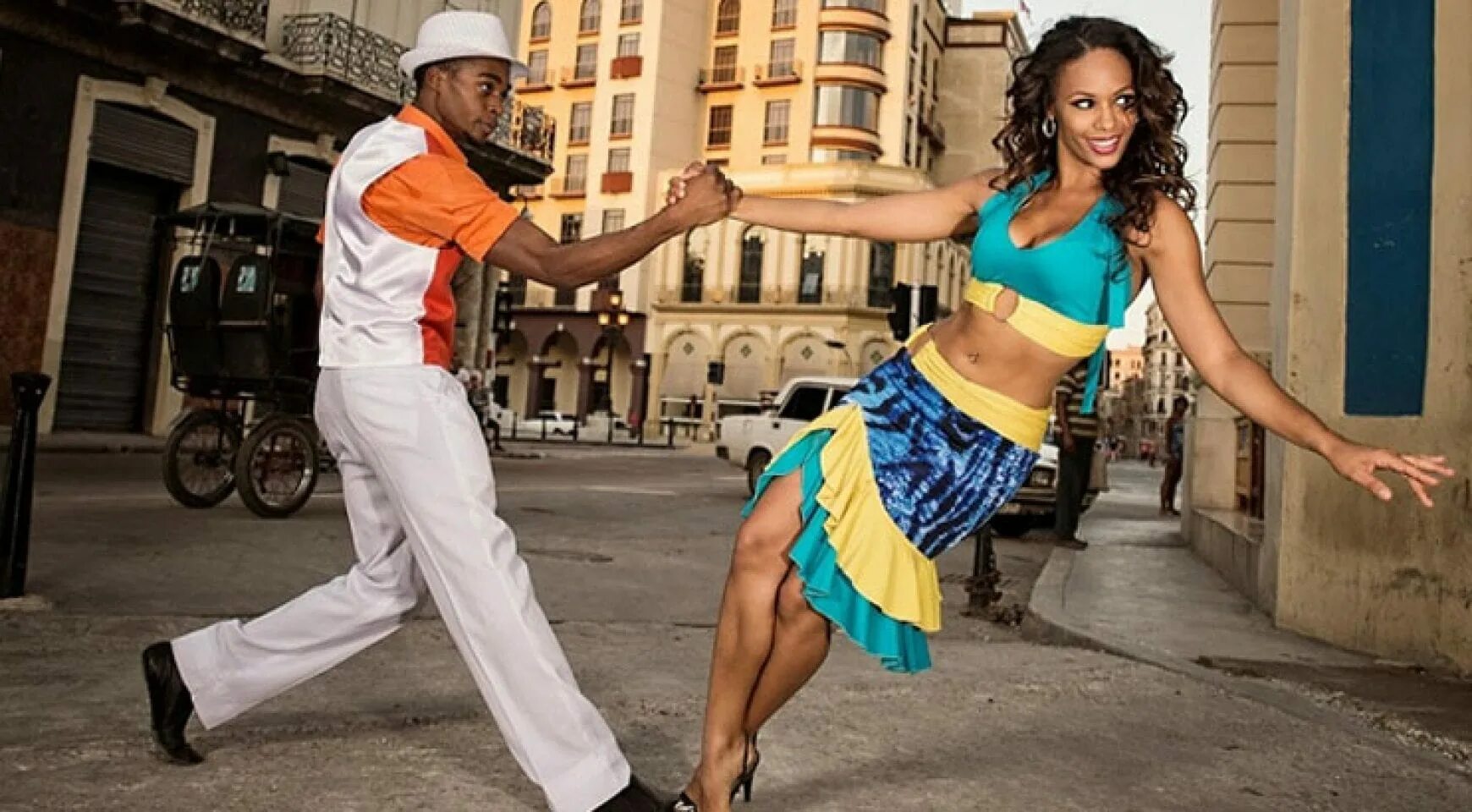 Известные кубинские. Кубинские танцы сальса. Сальса касино танец. Певица Кубинская сальса. Кубинский стиль в одежде.