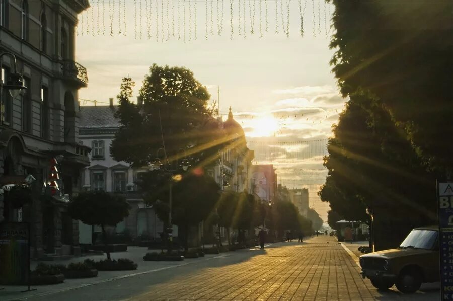 Звук улицы утром. Летнее утро в городе. Утро в городе. Улица Эстетика утро. Эстетика утра в городе.