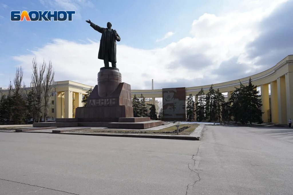 Площадь имени ленина волгоград. Пл ленина волгоград. Площадь ленина волгоград центральный район. Площадь имени ленина волгоград. Памятник ленину на площади ленина (волгоград).