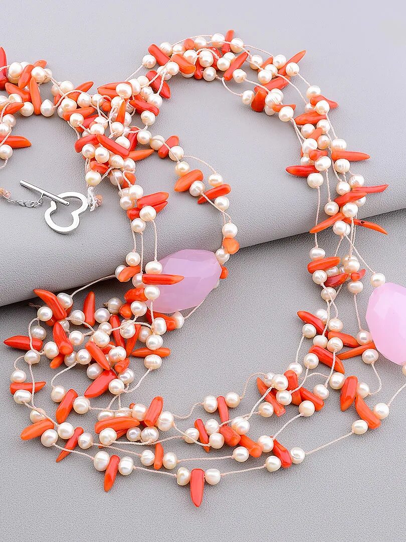 Кораллы жемчуг. Бусы белый коралл. Коралл с жемчугом. Коралл с жемчугом. Королевство из жемчуга и кораллов.