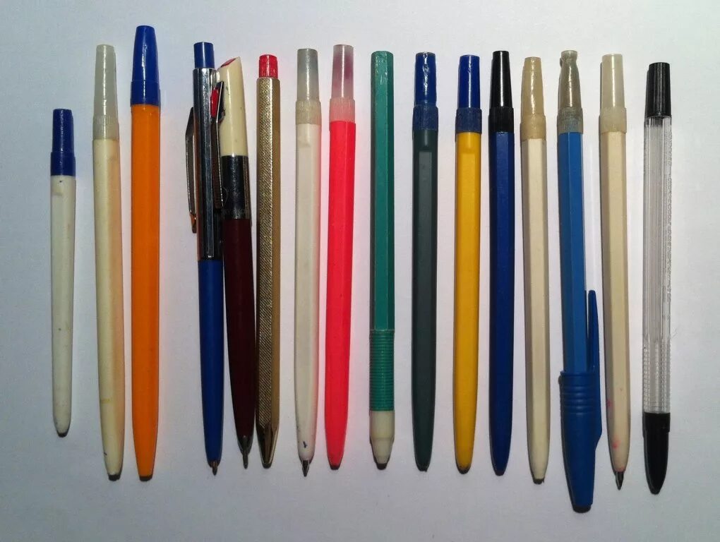 Купить ручки надо. Японская шариковая ручка 1980е. Ручка СССР 35 коп. Советские ручки шариковые. Советские шариковые авторучки.
