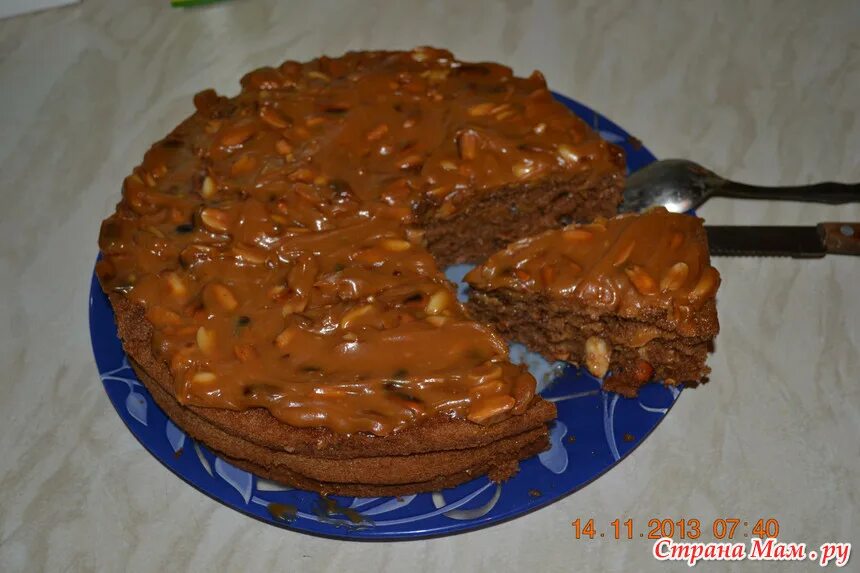 Рецепт торта с арахисом и сгущенкой. Торт с орехами и сгущенкой. торт с арахисом и сгущенкой. торт с грецкими орехами и сгущенкой. торт с вареной сгущенкой и орехами.