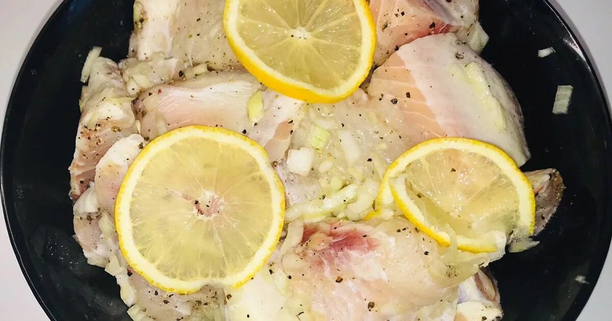 Пангасиус в духовке с картошкой. Морской язык приготовленный на пару. стейки из морского языка в духовке. пангасиус в духовке с лимоном и луком. пангасиус морской.