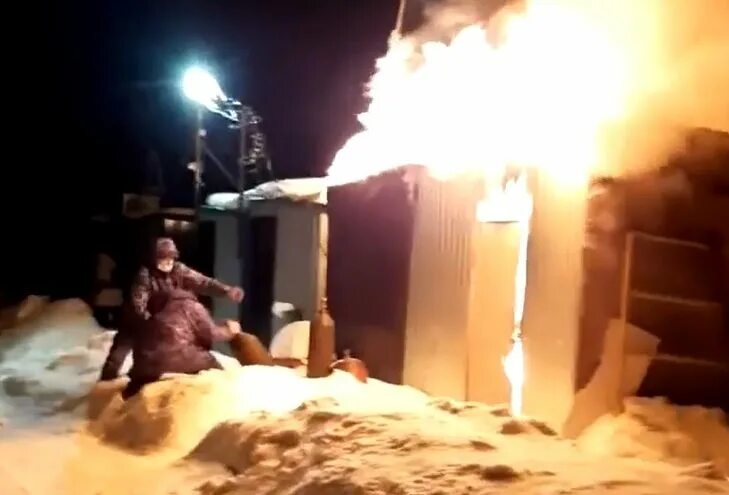 Горит мемориал