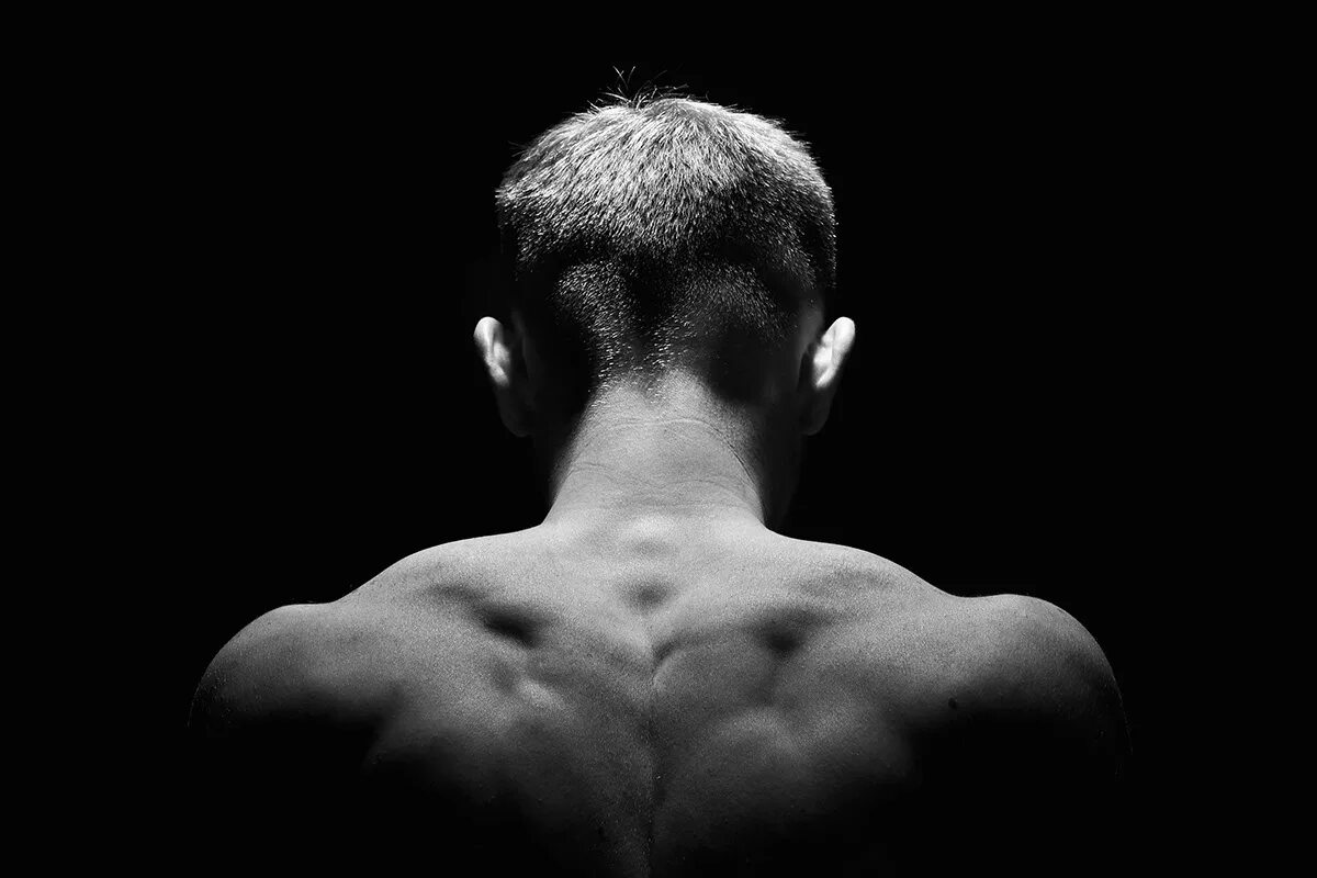Спина 100 метров. Мужская спина. Прямая мужская спина. Мужчина со спины. Спортивная спина мужчины.