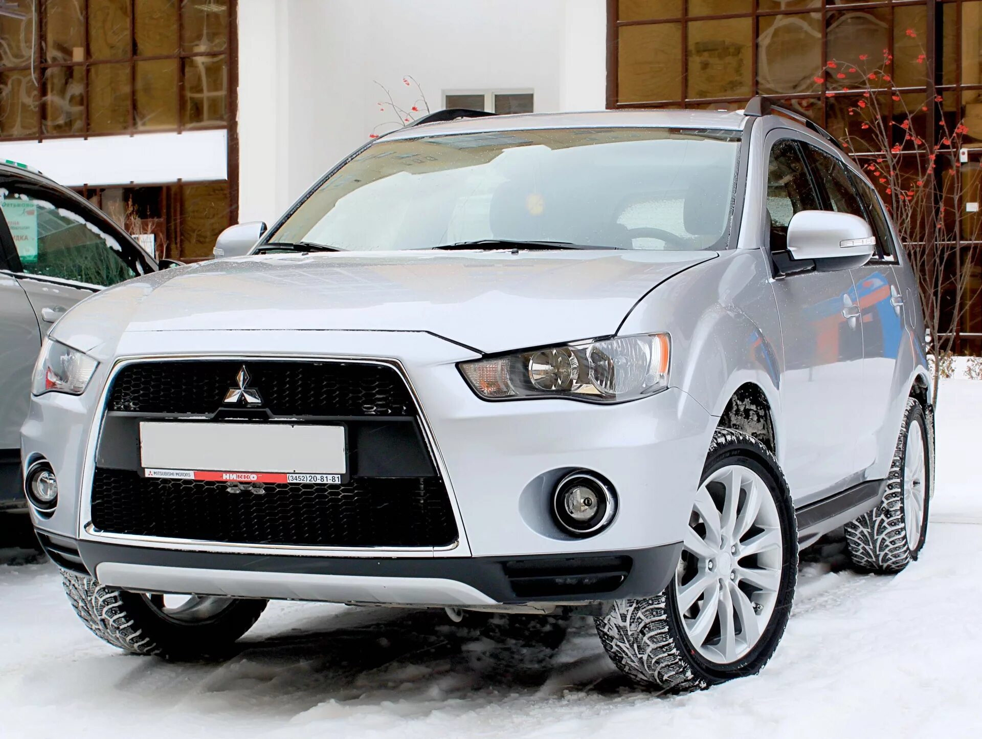 Мицубиси аутлендер хл 2.0. Outlander XL 2. Mitsubishi Outlander XL 2011. Аутлендер 2 ХЛ. Аутлендер XL 2.0.