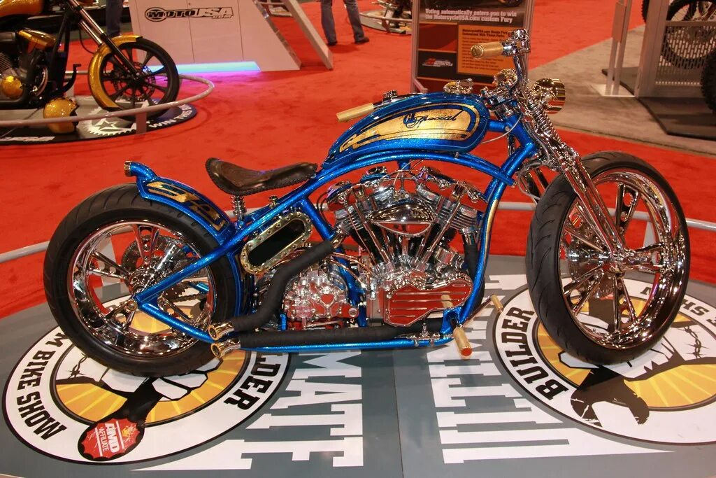 Кастом предметы. Харлей дэвидсон заниженный. Медный байк. Паровой мотоцикл чёрная жемчужина. Кастом хеллер горки.