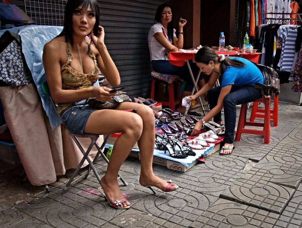 Девушки на улицах Бангкока. Бангкок люди. Бангкок нищета. Thai streets