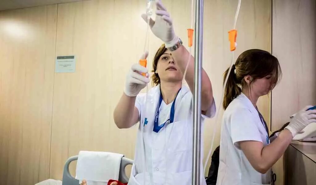 Лечение запоя в стационаре. Детоксикация капельницы. детоксикация организма от алкоголя. кодирование от запоя.