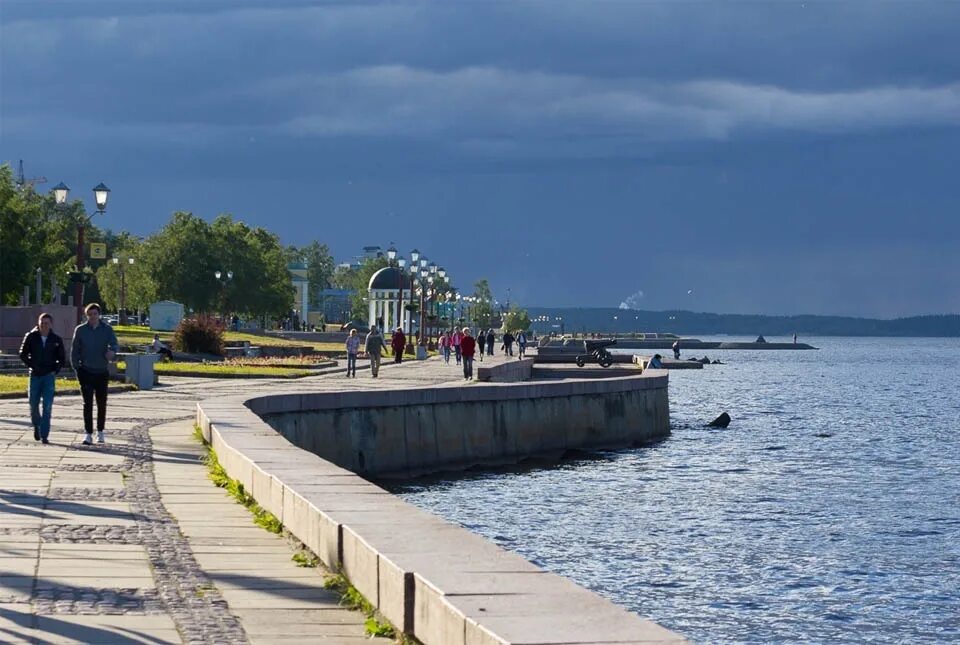 Карелия петрозаводск набережная. Уровень моря петрозаводск. Набережная петрозаводска озеро. Соломенное петрозаводск. Уровень моря петрозаводск.