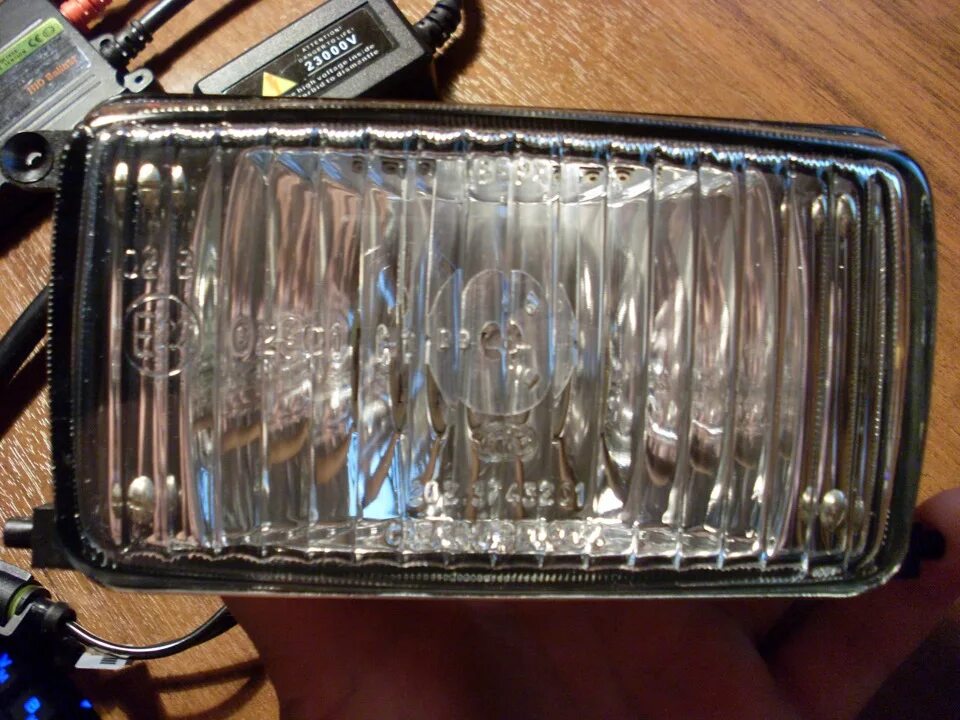 Лампа ближнего света 2110 бош. Блок фар ваз 2110 лампы для фар. Led лампочки в ваз 2110. Логотип киржач фара. Где можно найти зажимы для ламп фары киржач.