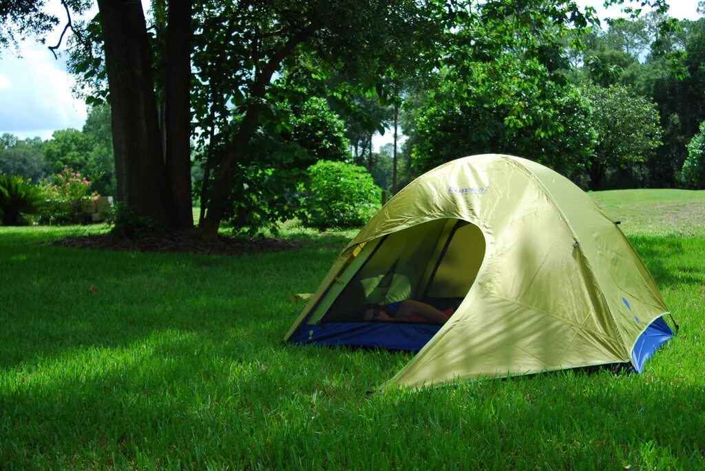 Как выбрать палатку туристическую. Палатка. Поход с палатками. Палатка туристическая. Палатка полусфера.