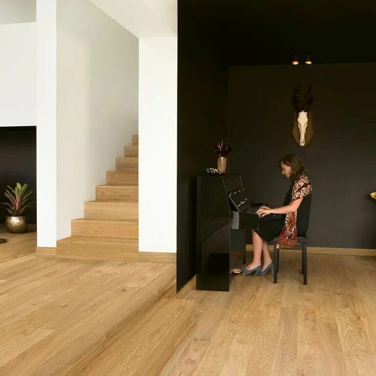 Доска quick step. Паркетная доска квик степ. ламинат квик степ в интерьере. quick step дуб. квик степ дуб натуральный.
