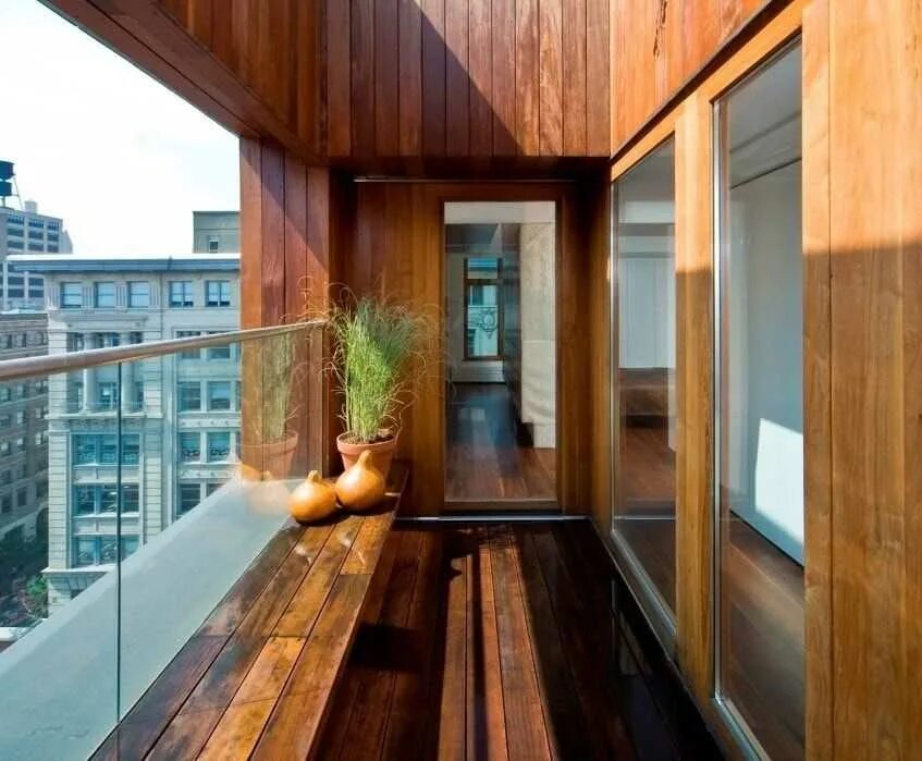 Балкон отделанный деревом. Современный балкон. Современные деревянные лоджии. Балкон с элементами дерева. Ламинированный балкон