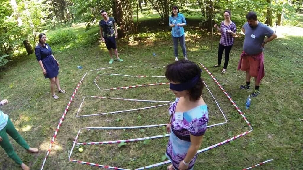 Игра преодолеть препятствие. Полоса препятствий для детей в детском саду. Игра преодолеть препятствие. Картина преодоление препятствий. Полосы препятствий на детские площадках.