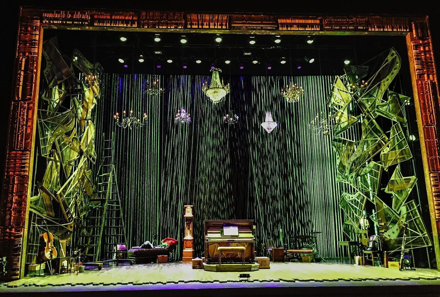 Set theatre. Сценография Рукавишников театр. Сценография Бенедиктов.