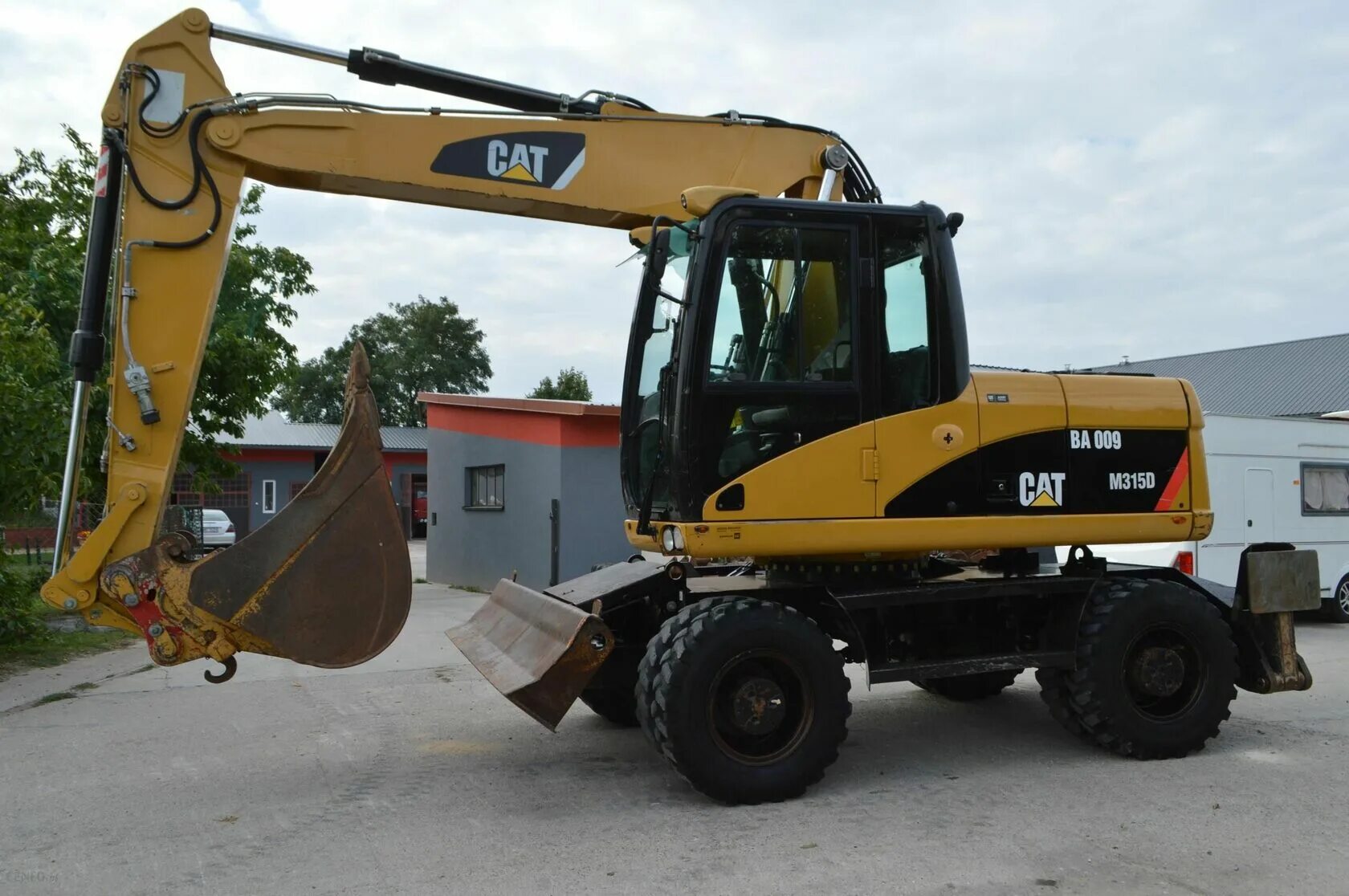 Колесный экскаватор кат 315 и 313. Caterpillar m315d2. Caterpillar 315. Экскаватор caterpillar m315d. Экскаватор колесный катерпиллер 315.