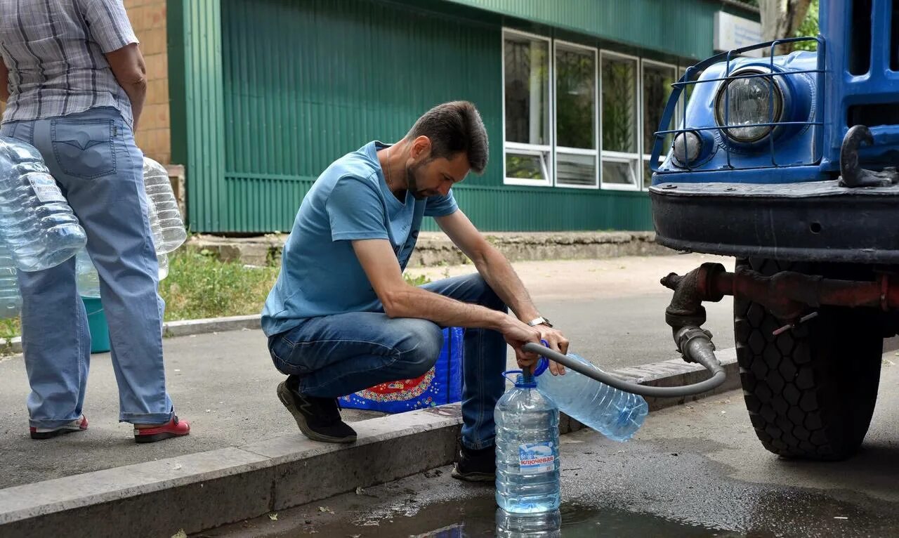 Подвоз питьевой воды. Подвоз воды. Подвоз питьевой воды населению. Подвоз воды Донецк. Подвоз воды Макеевка.