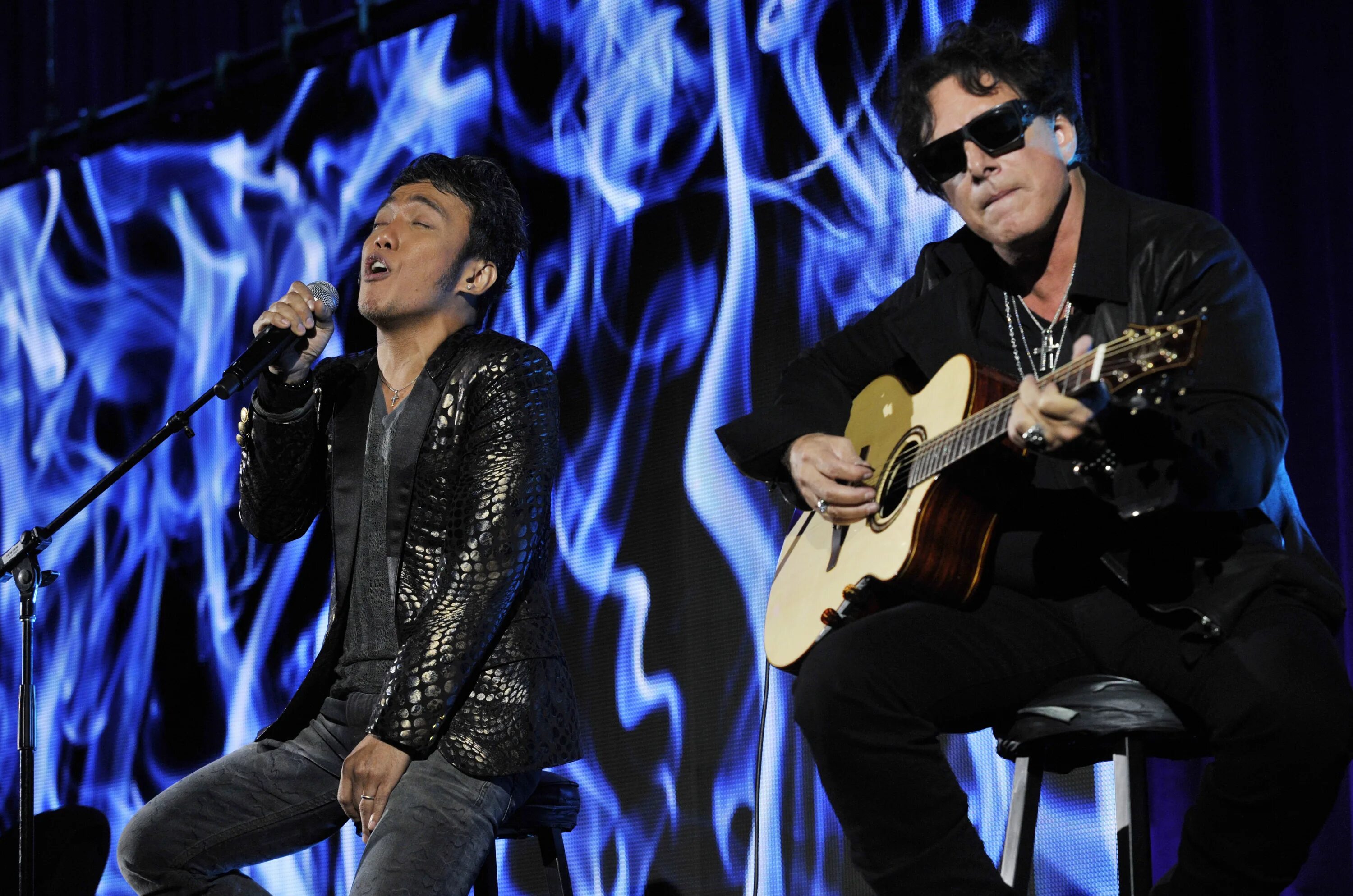 Видео рок ролла. Arnel pineda арнел пинеда. звезда рок-н-ролла. зал славы рок-н-ролла. рок н ролл артисты.
