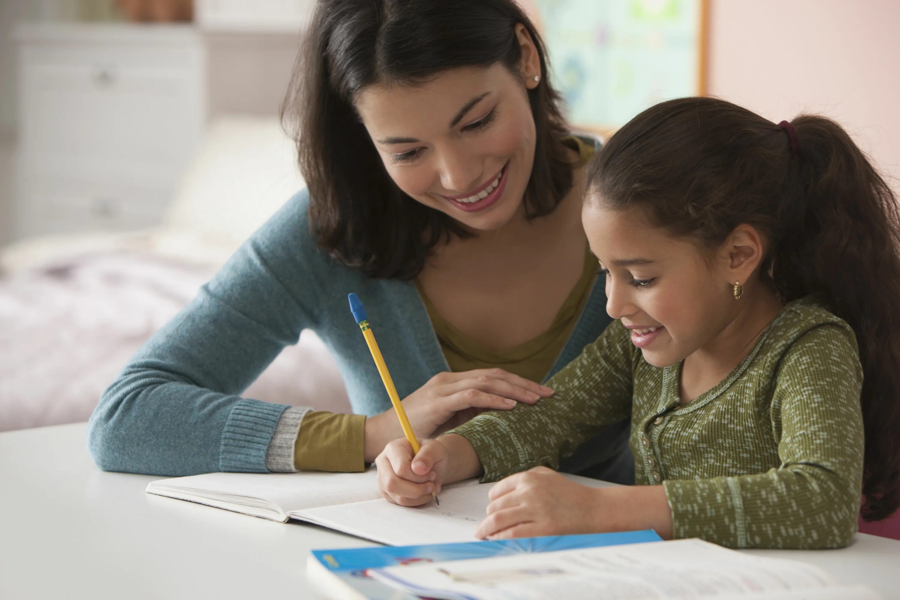 Do your mother work. Teaching домашних. Репетитор домашнее задание дома. Образование дети домашнее. Children do their homework.