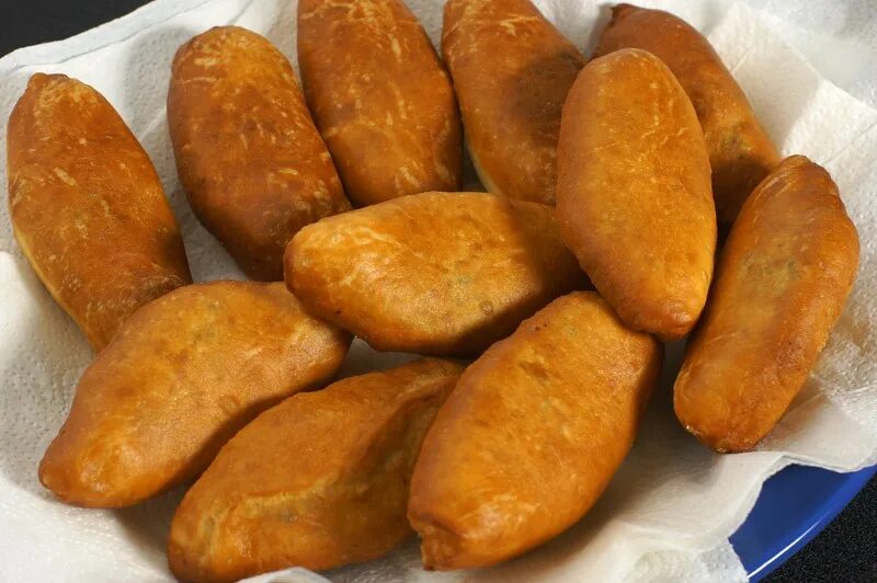 Пирожки с ливером жареные. Расстойка пирожков. Домашние пирожки. Жареные пирожки с повидлом. Советские пирожки с повидлом.