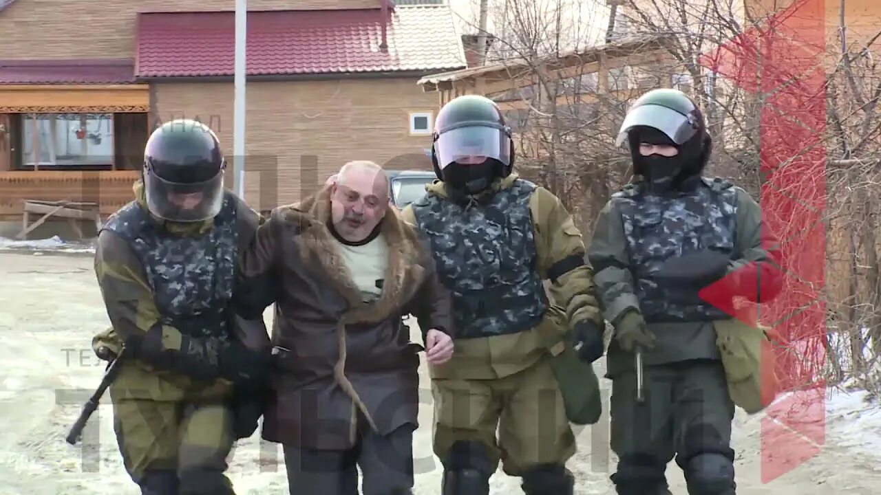 Омон против цыган в плеханово. Омон цыгане. Омон цыгане. Ночью омон цыганский посёлок малоярославец калужская область. Омон цыгане.